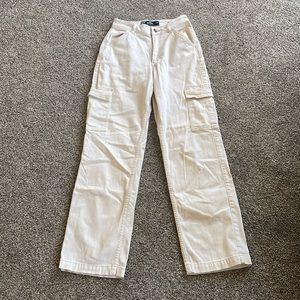 Hollister, cream cargo pants. Size 0/1. High waisted